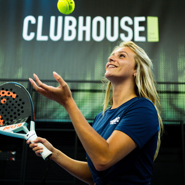 Kidslessen Padel bij CLUBHOUSE inclusief trainer, materiaal en baanhuur. Padel voor kinderen in Beverwijk.